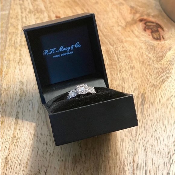 Ring - Picture 2 of 7